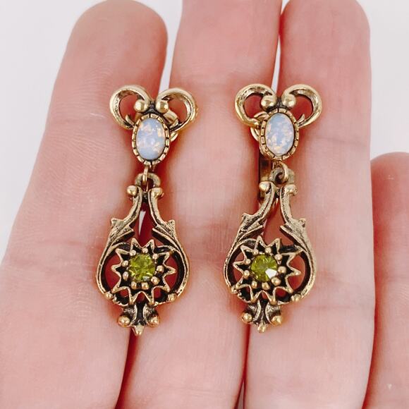 VTG Signed Coventry 1950s Earrings Faux Opal Green Rhinestone Gold Tone Clip On - Picture 5 of 9